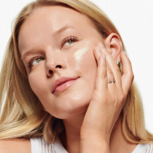 Clinique Dramatically Different Moisturizing Lotion Spf50 75 Ml - 3