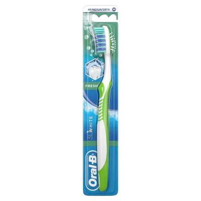 Oral-B Advantage 3D White Fresh Medium 40 Diş Fırçası